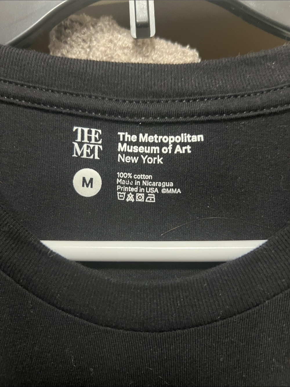 The Met Women's Black Short Sleeve Logo Tee by The Metropolitan Museum Art - Picture 2 of 2